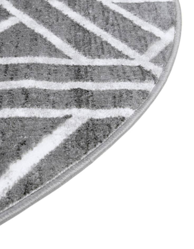 Detail image of  5' 3 x 8' Lattice Trellis Oval Rug