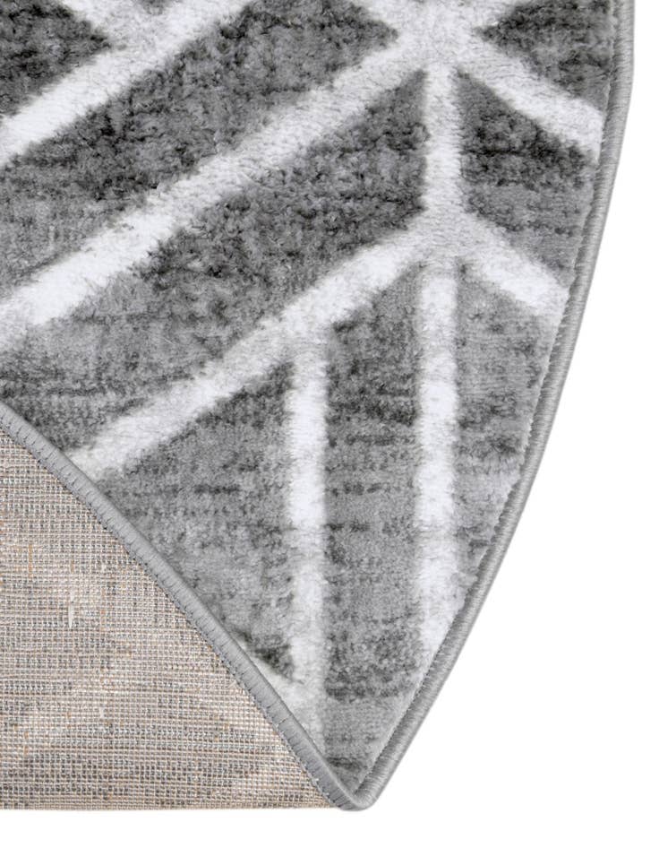 Detail image of  5' 3 x 8' Lattice Trellis Oval Rug