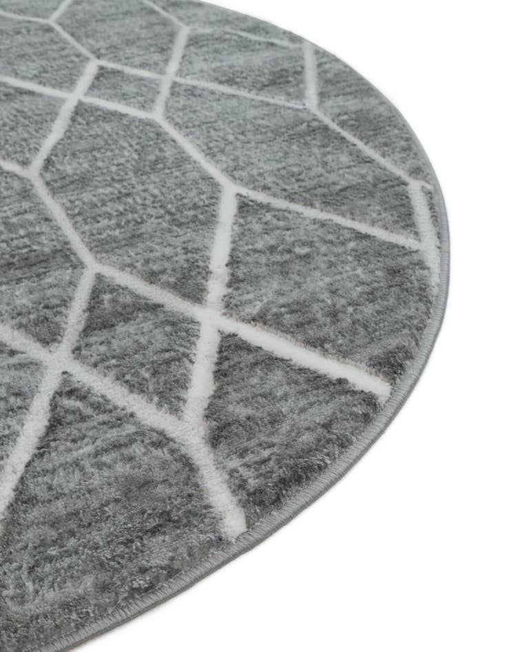 Detail image of  5' 3 x 8' Lattice Trellis Oval Rug