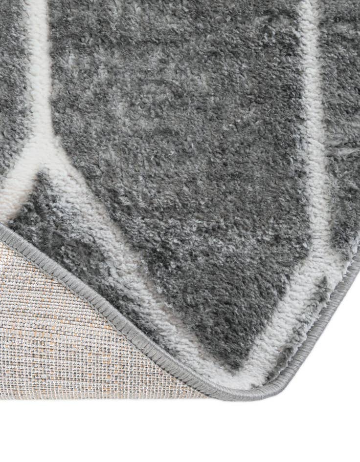 Detail image of  5' 3 x 8' Lattice Trellis Oval Rug