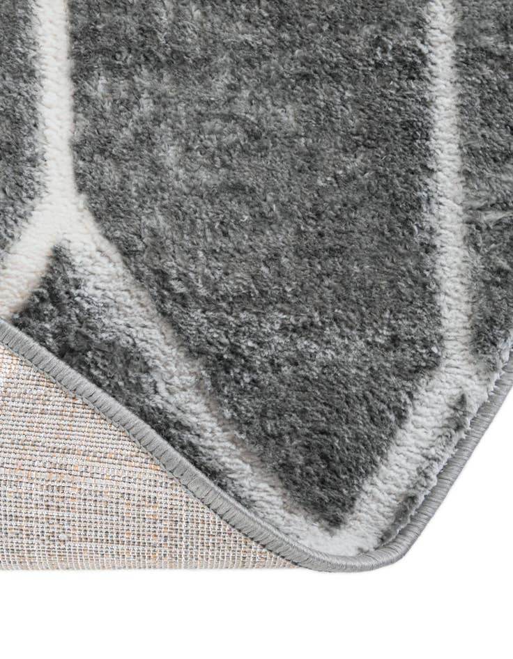 Detail image of  5' 3 x 8' Lattice Trellis Oval Rug