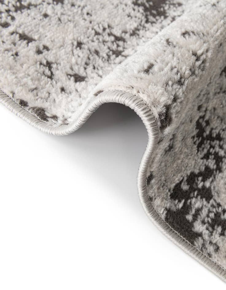 Detail image of  5' 3 x 8' Leipzig Oval Rug