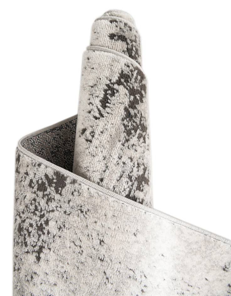 Detail image of  5' 3 x 8' Leipzig Oval Rug