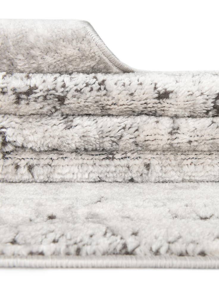 Detail image of  5' 3 x 8' Leipzig Oval Rug