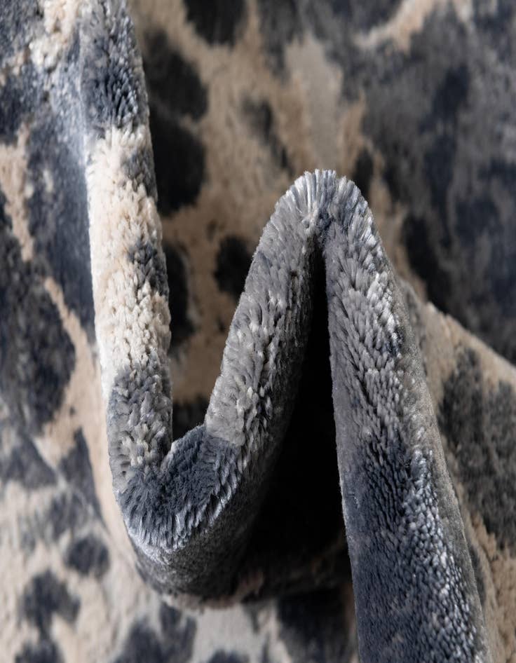 Detail image of  5' x 8' Oasis Oval Rug