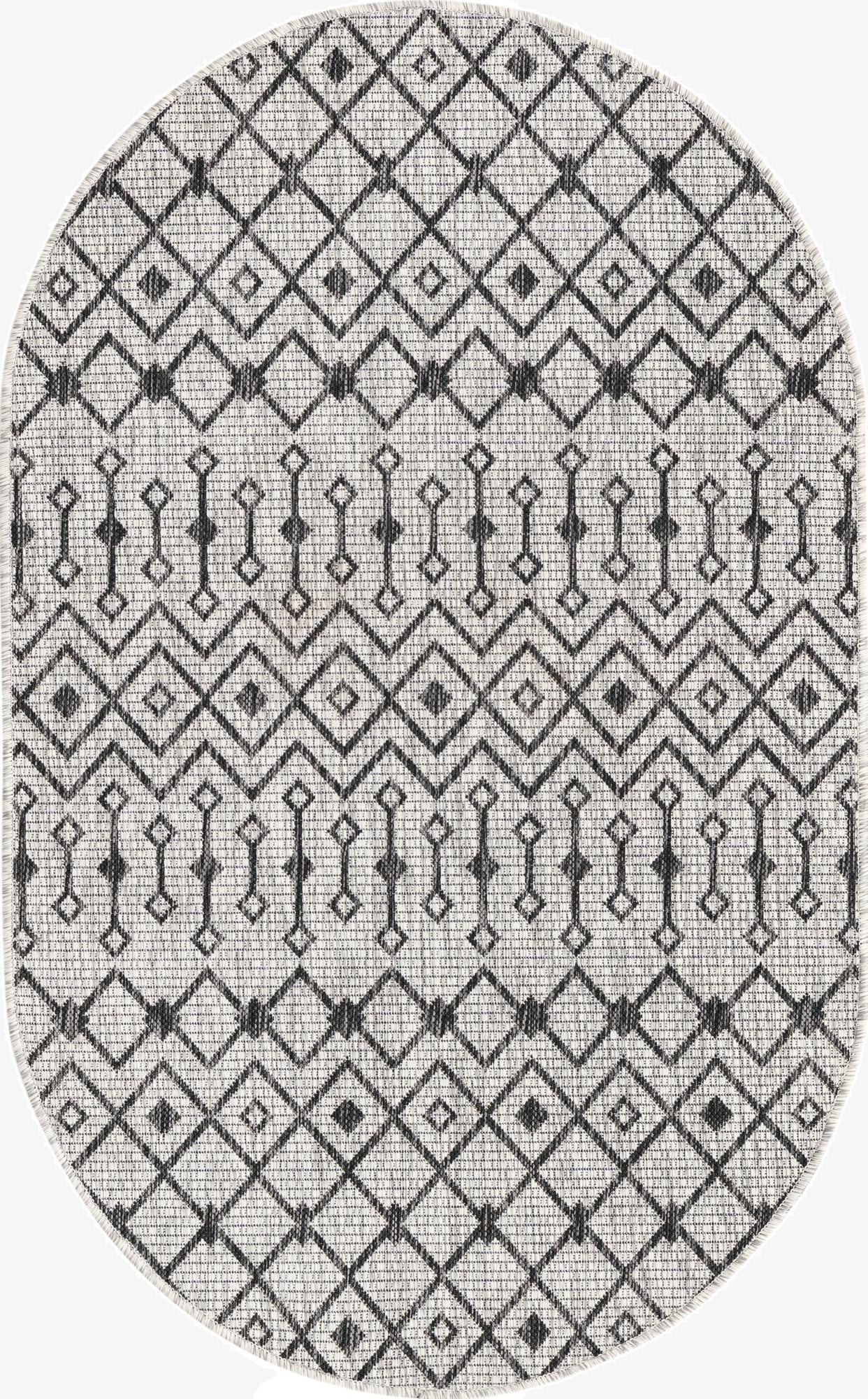  3' x 5' 3  Washable Lattice Indoor / Outdoor Oval Rug