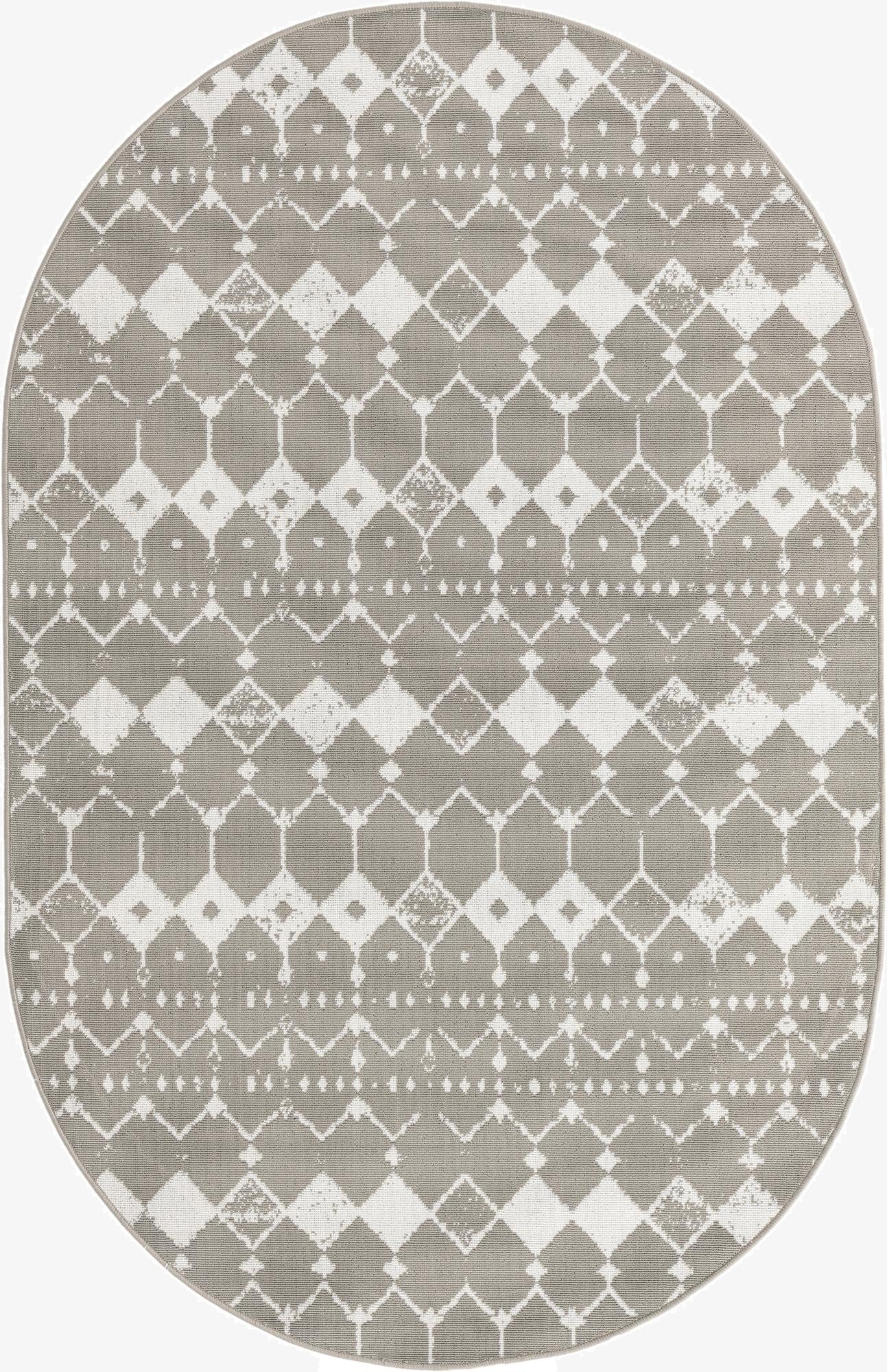  5' 3 x 8'  Washable Lattice Indoor / Outdoor Oval Rug