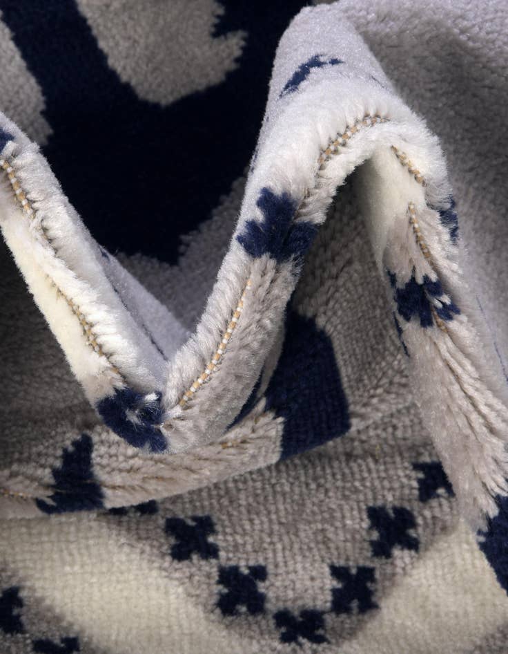 Detail image of  3' 3 x 5' 3 Sydney Oval Rug