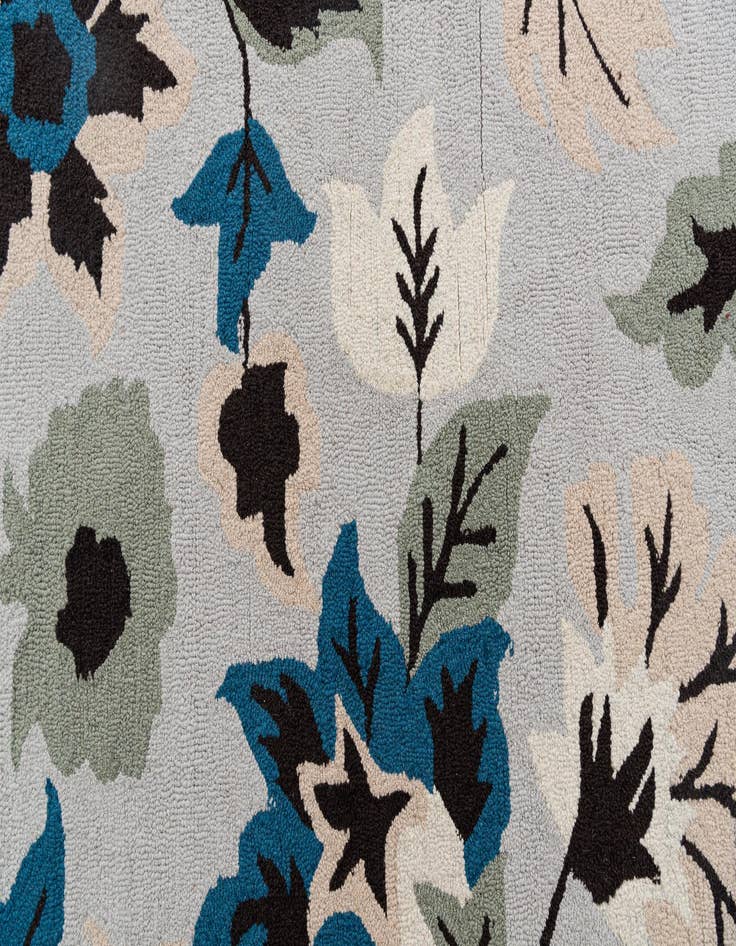 Detail image of  4' x 6' Agra Rug