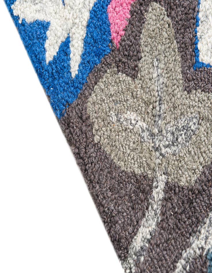 Detail image of  3' 1 x 5' Agra Rug