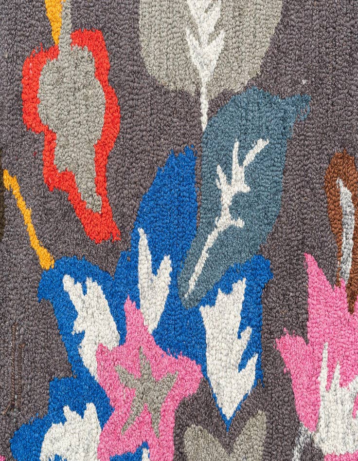 Detail image of  3' 1 x 5' Agra Rug