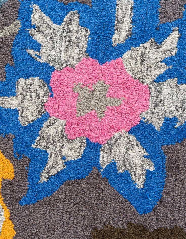 Detail image of  3' 1 x 5' Agra Rug