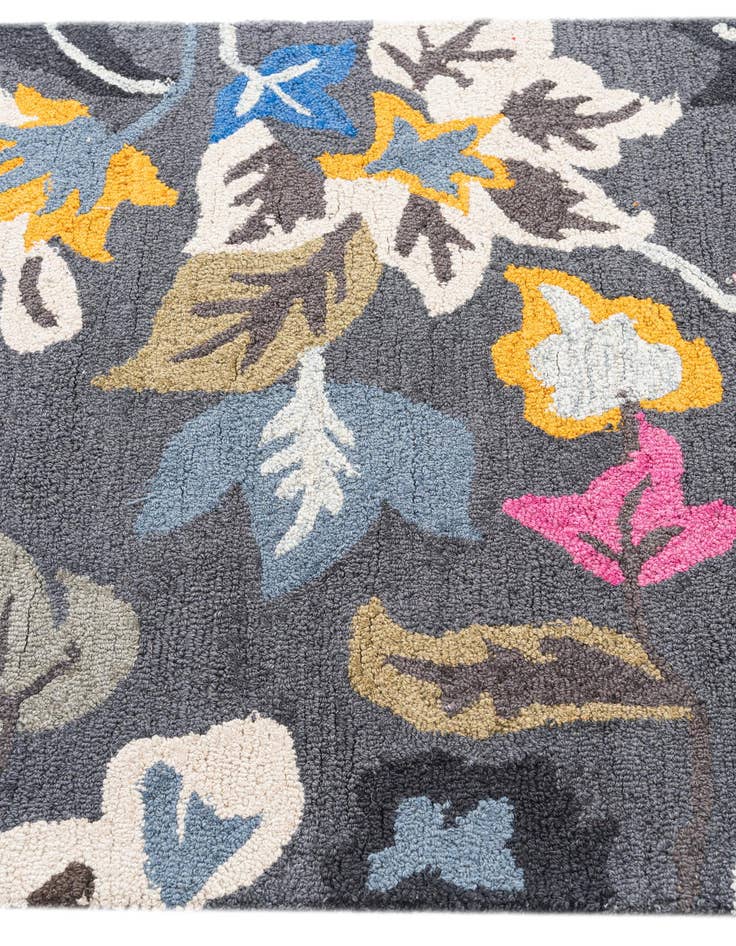 Detail image of  3' 1 x 5' Agra Rug
