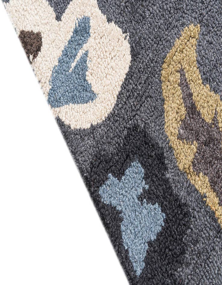 Detail image of  3' 1 x 5' Agra Rug