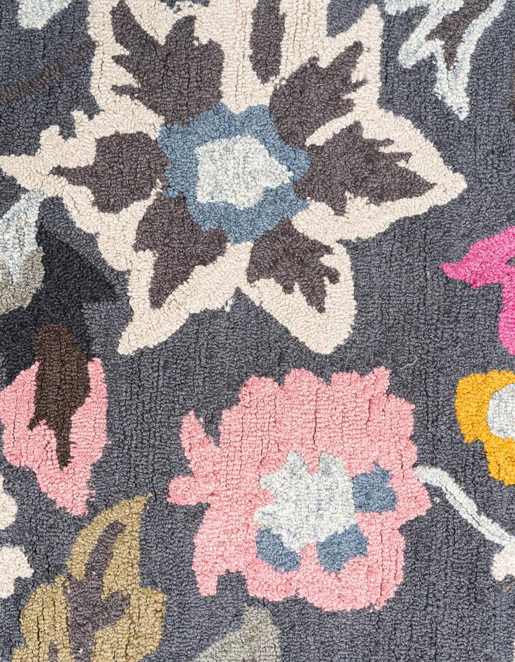 Detail image of  3' 1 x 5' Agra Rug