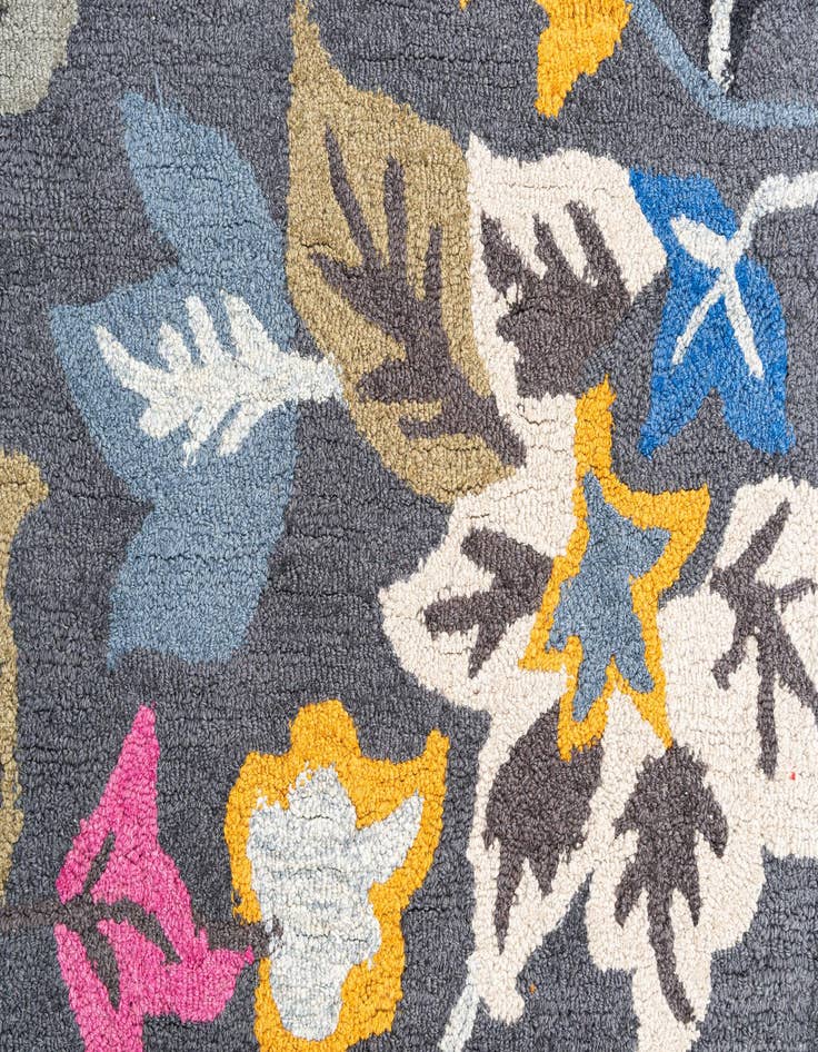 Detail image of  3' 1 x 5' Agra Rug