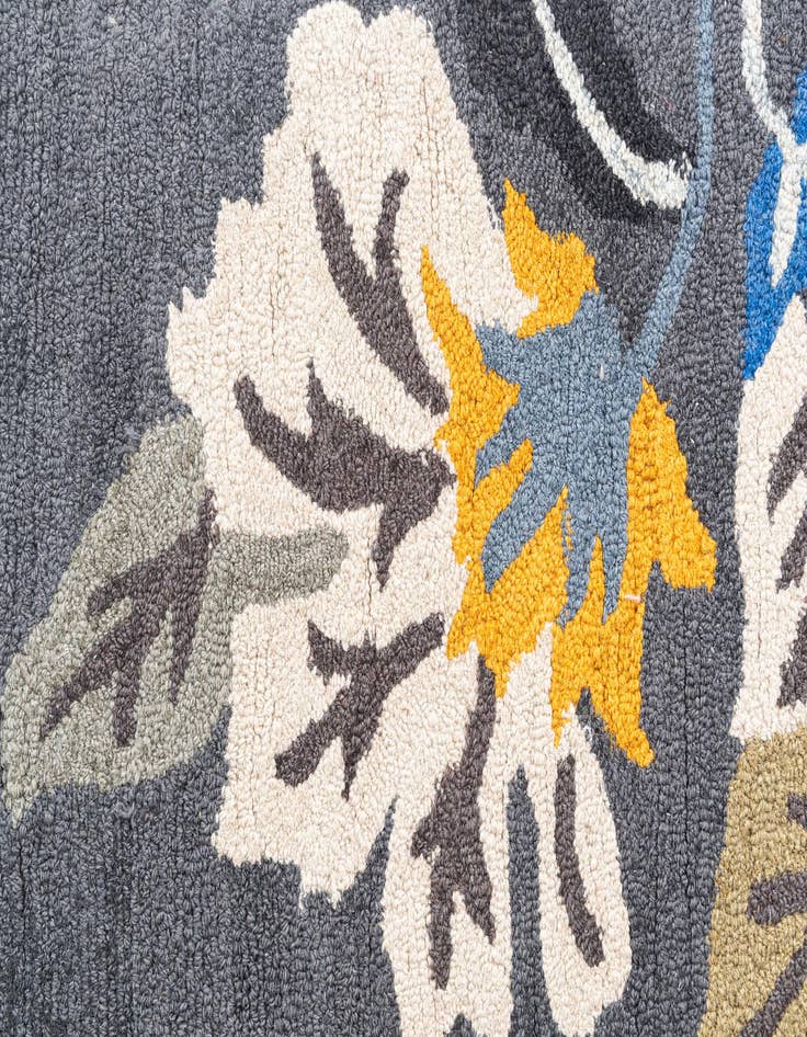 Detail image of  3' 1 x 5' Agra Rug