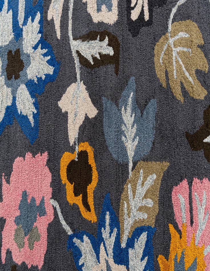 Detail image of  3' 1 x 5' Agra Rug