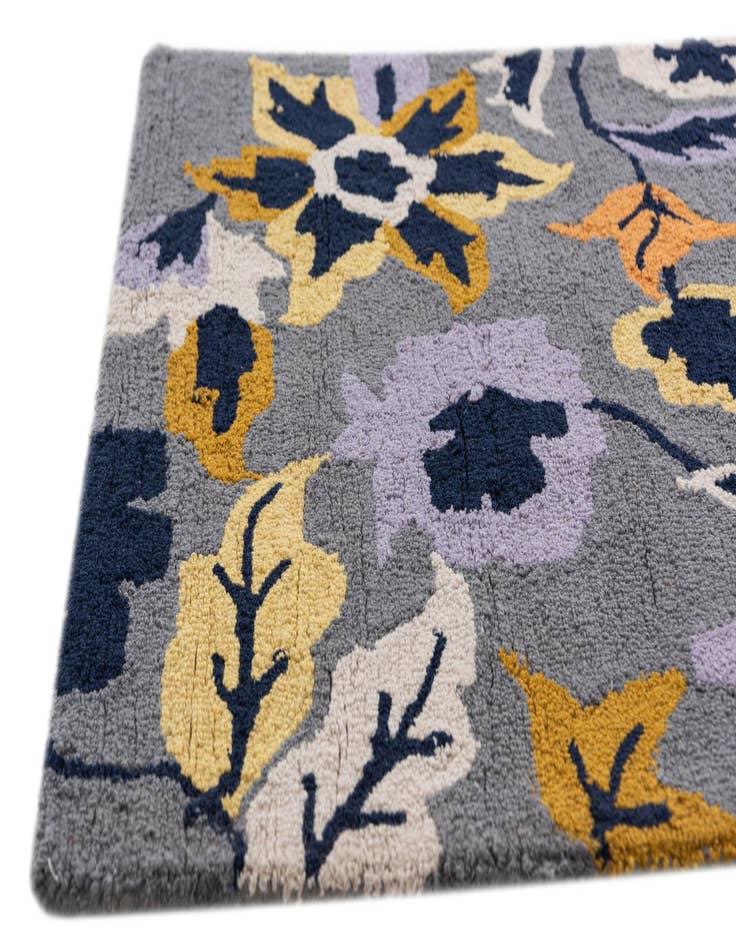 Detail image of  3' 1 x 4' 10 Agra Rug