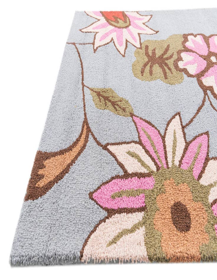 Detail image of  4' x 5' 10 Agra Rug