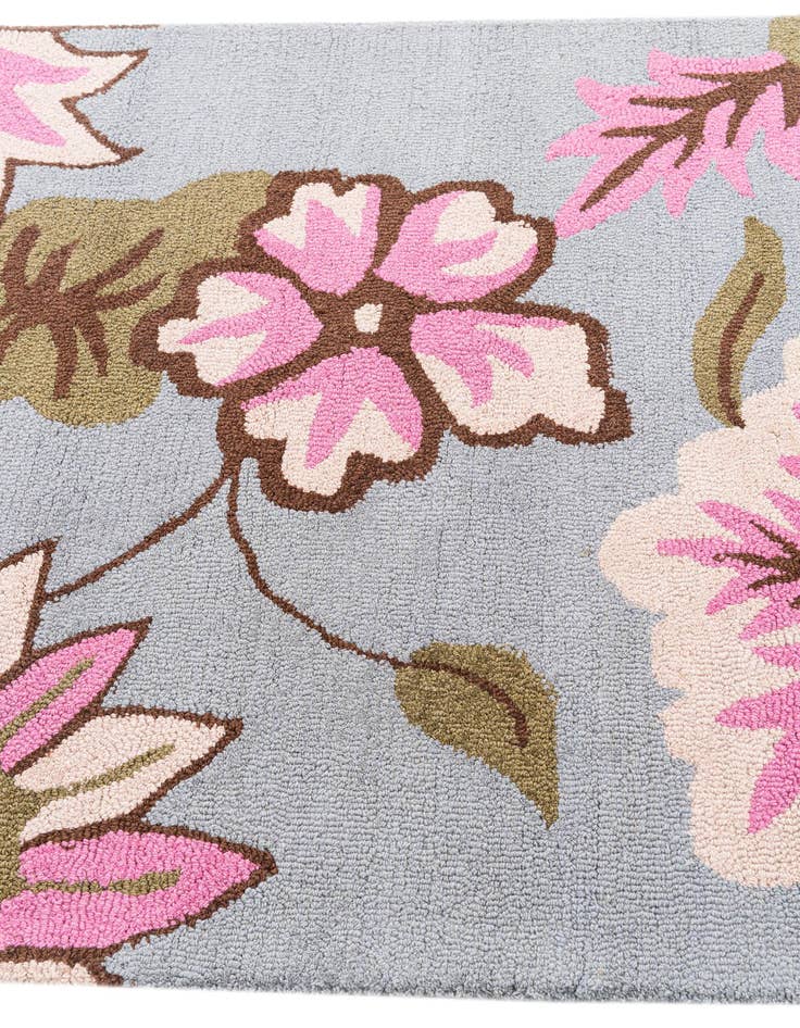 Detail image of  4' x 5' 10 Agra Rug