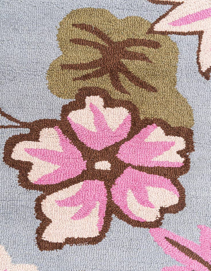 Detail image of  4' x 5' 10 Agra Rug