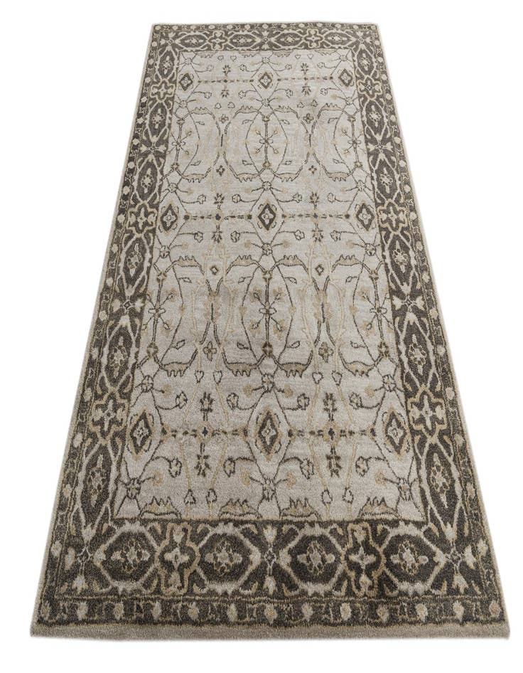 Detail image of  5' x 7' 6 Agra Rug