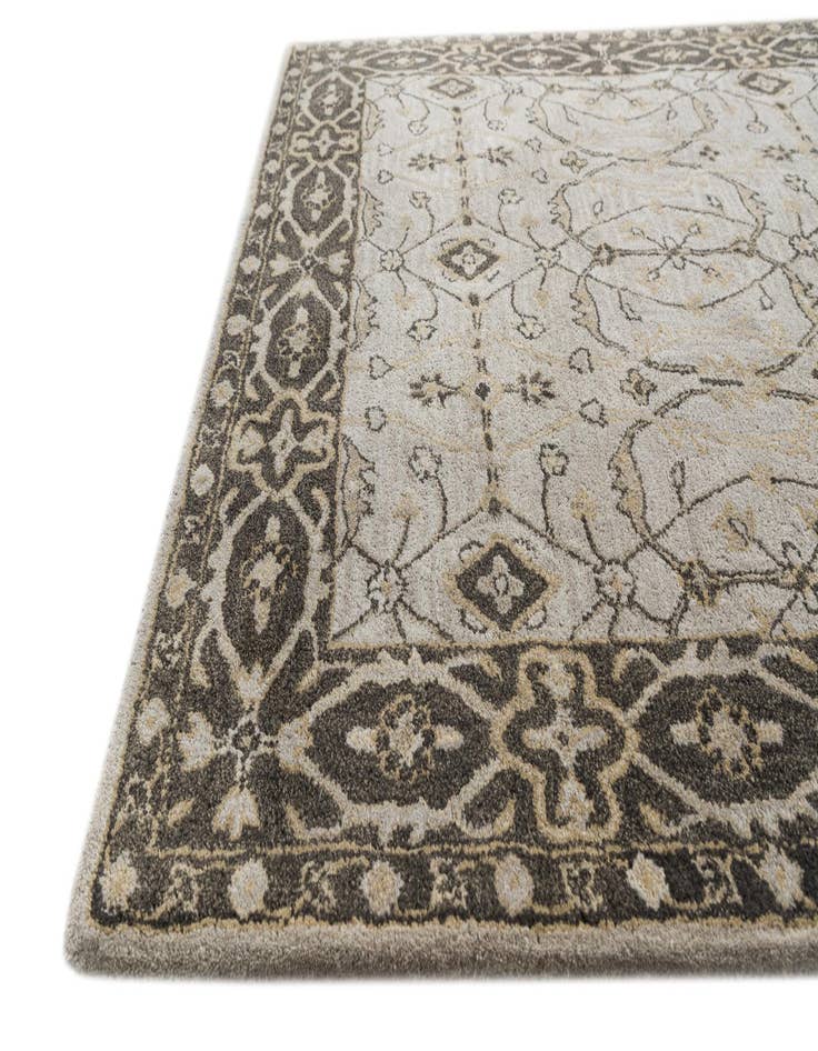 Detail image of  5' x 7' 6 Agra Rug