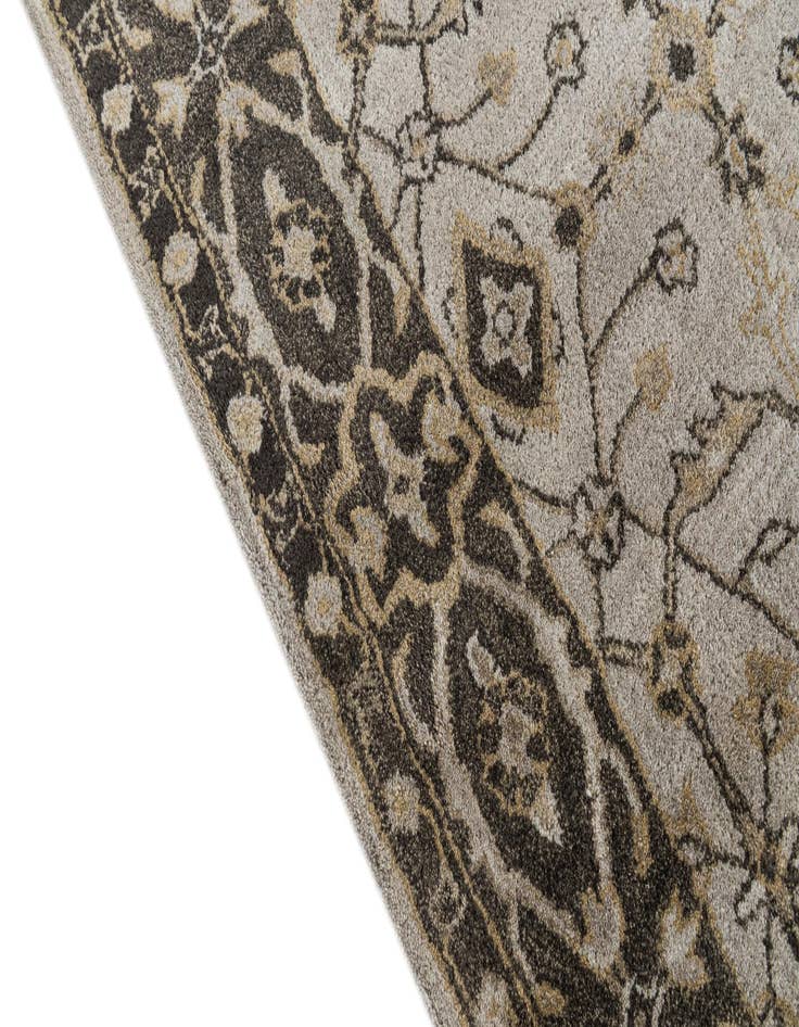 Detail image of  5' x 7' 6 Agra Rug