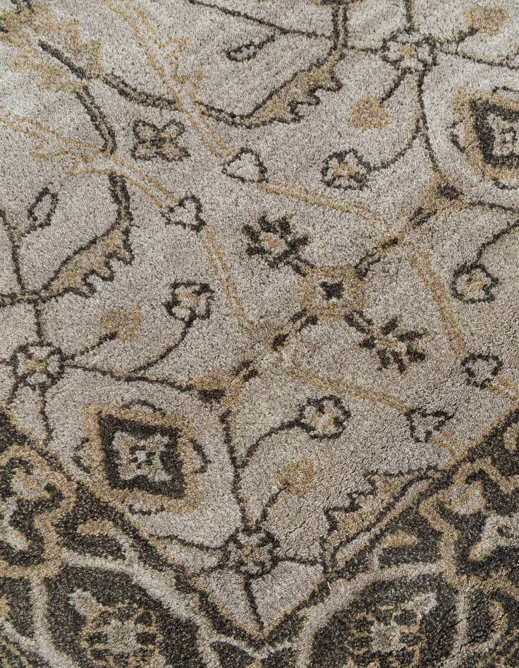 Detail image of  5' x 7' 6 Agra Rug