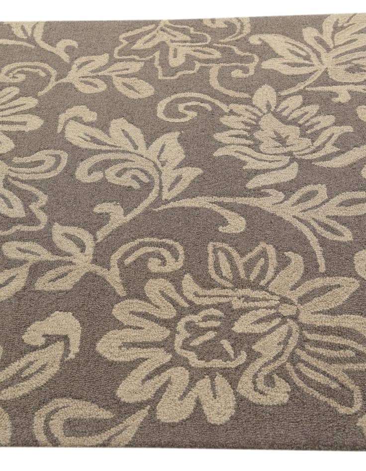 Detail image of  5' 1 x 8' Agra Rug