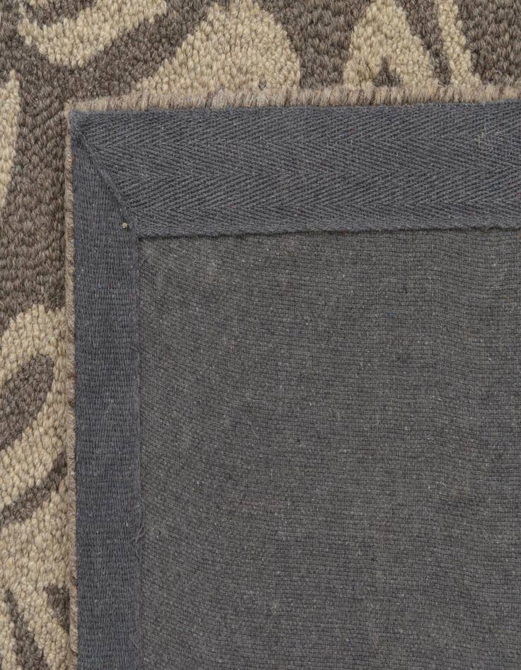 Detail image of  5' 1 x 8' Agra Rug