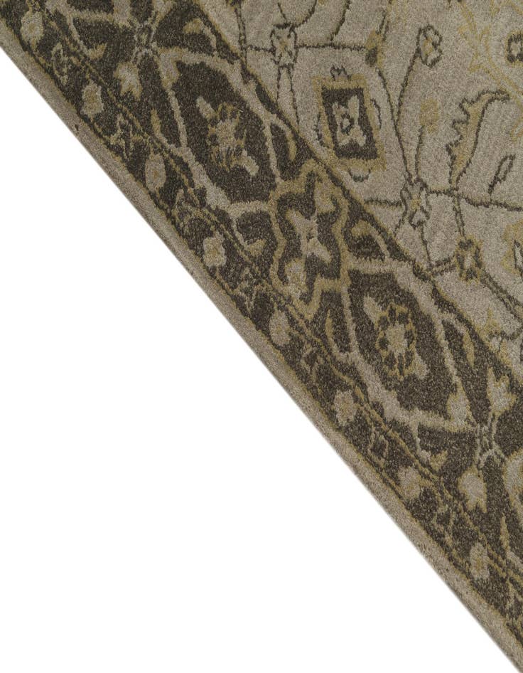 Detail image of  5' x 7' 5 Agra Rug