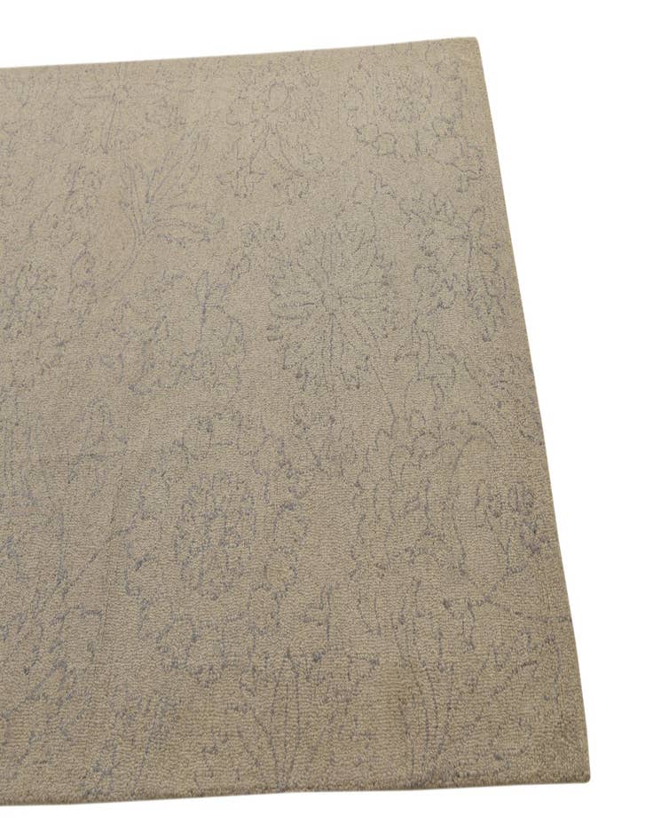 Detail image of  5' x 7' 10 Agra Rug