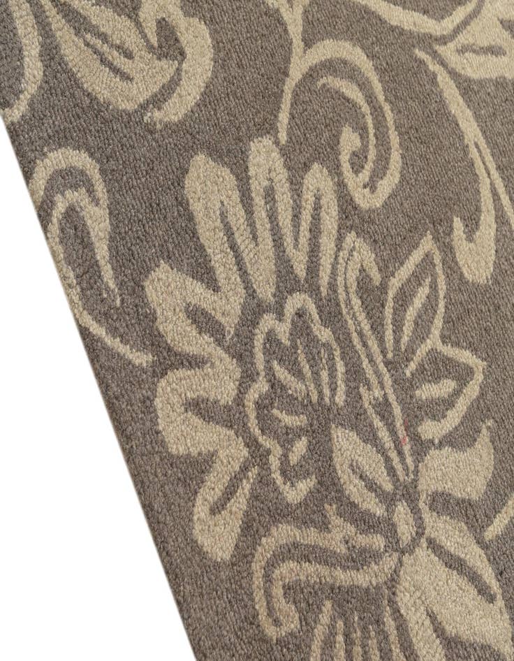 Detail image of  5' x 8' Agra Rug