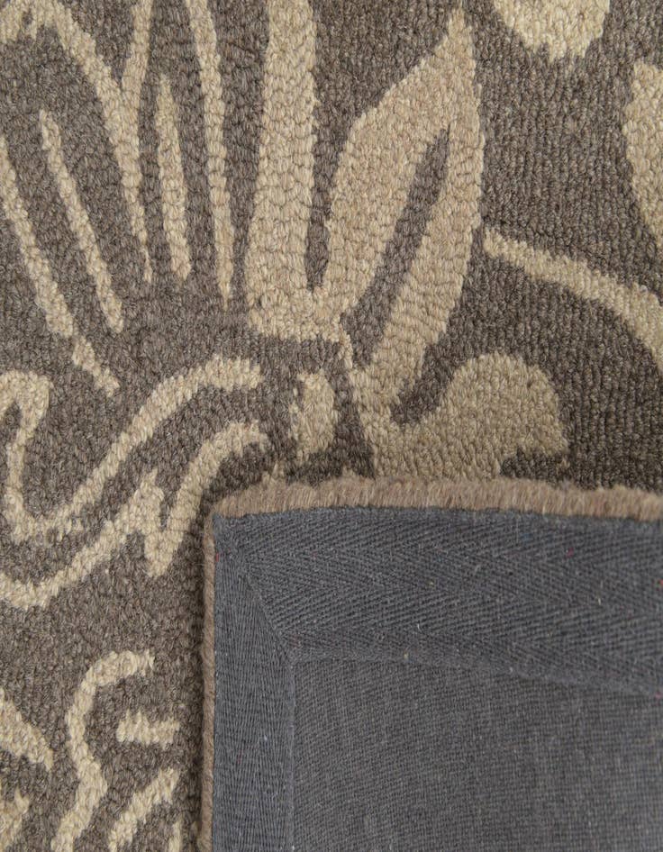 Detail image of  5' x 8' Agra Rug