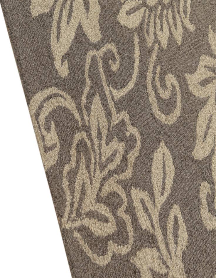 Detail image of  5' 1 x 8' Agra Rug