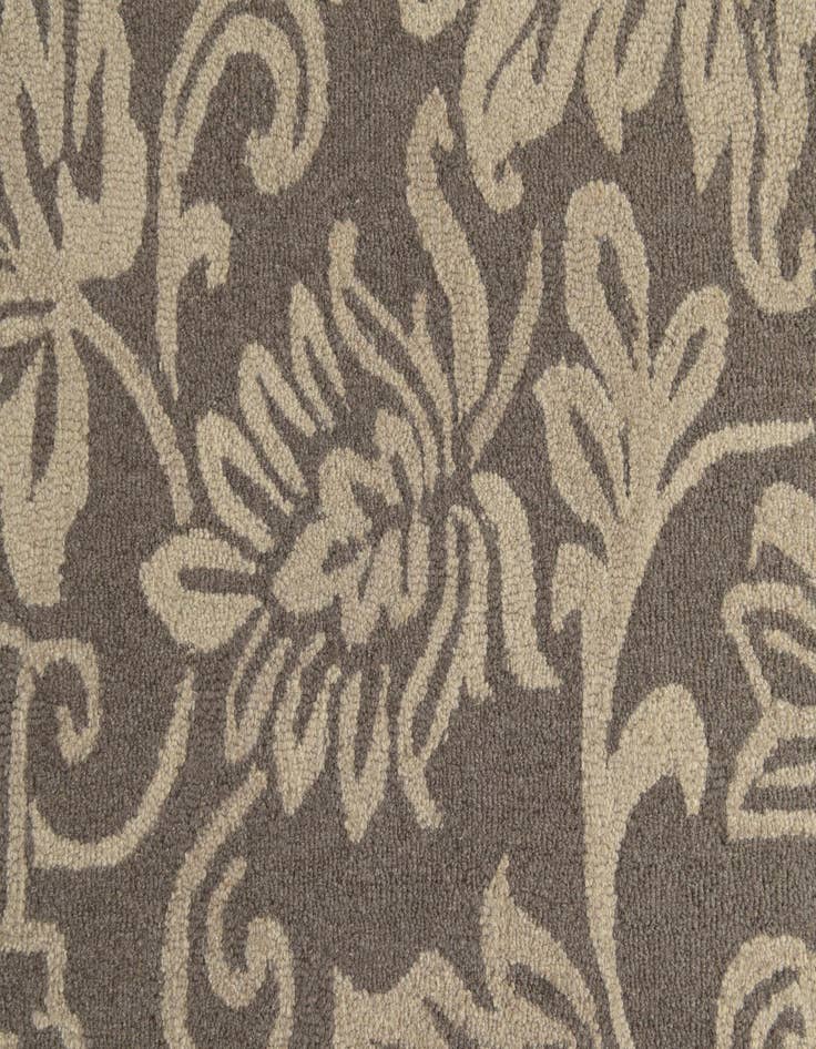 Detail image of  5' 1 x 8' Agra Rug