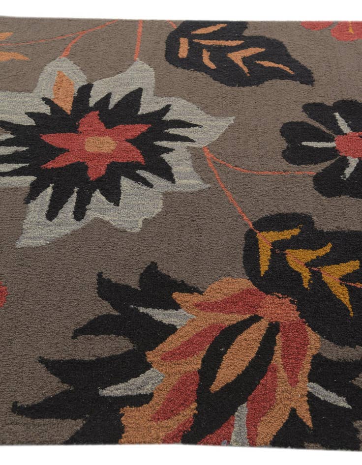 Detail image of  5' 1 x 8' 1 Agra Wool Rug