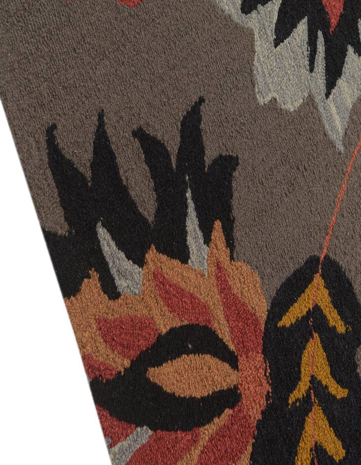 Detail image of  5' 1 x 8' 1 Agra Wool Rug