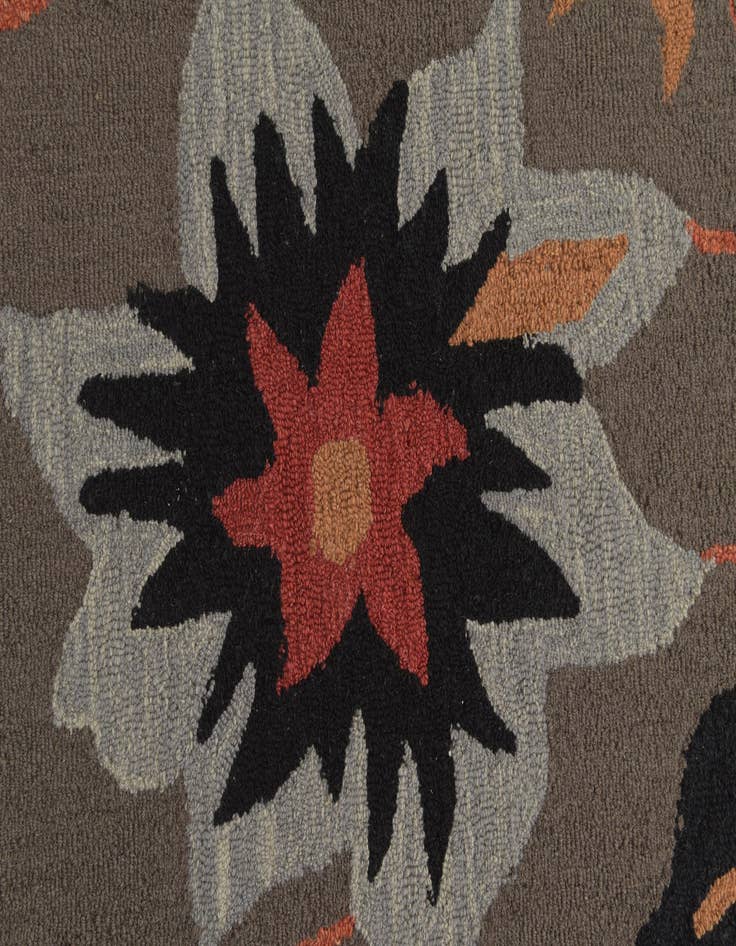 Detail image of  5' 1 x 8' 1 Agra Wool Rug
