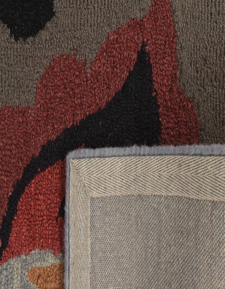 Detail image of  5' 1 x 8' 1 Agra Wool Rug