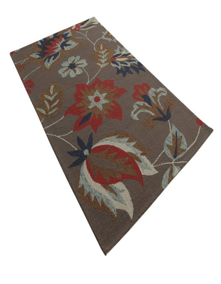 Detail image of  5' 1 x 8' Agra Wool Rug