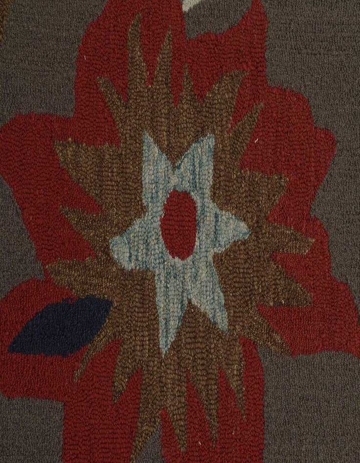 Detail image of  5' 1 x 8' Agra Wool Rug