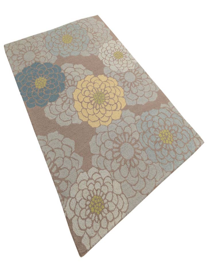 Detail image of  5' x 7' Agra Wool Rug