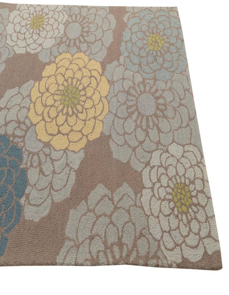 Detail image of  5' x 7' Agra Wool Rug