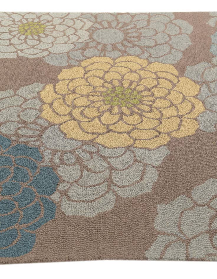 Detail image of  5' x 7' Agra Wool Rug