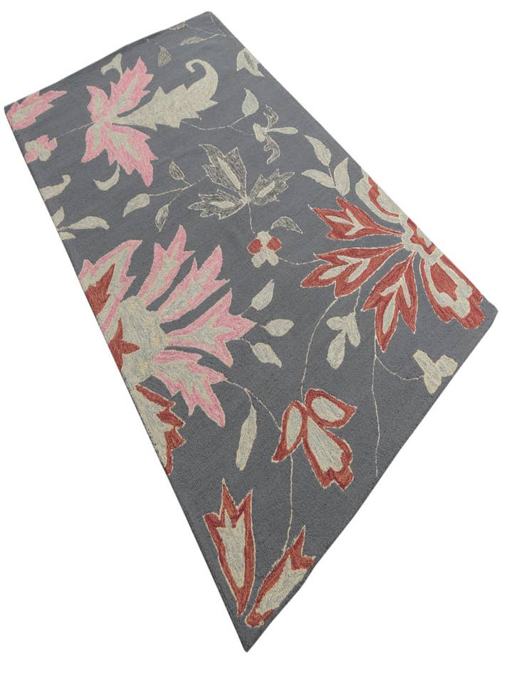 Detail image of  5' 1 x 8' 1 Agra Wool Rug