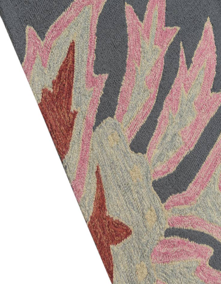 Detail image of  5' 1 x 8' 1 Agra Wool Rug