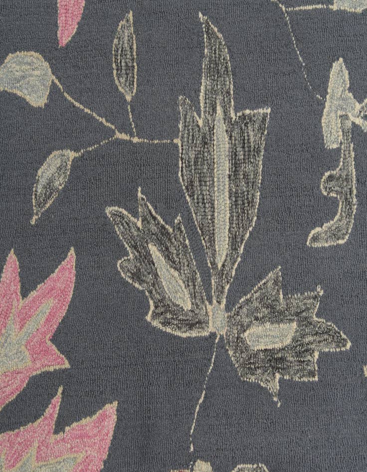 Detail image of  5' 1 x 8' 1 Agra Wool Rug